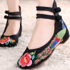 Mid Heel Peacock Embroidery Shoes (Black)