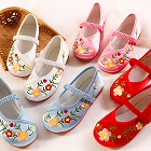 Girl's Large Plum Blossom Embroidery Shoes (Multicolor)