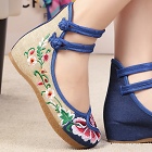 Mid Heel Flower Embroidery Shoes (Blue)