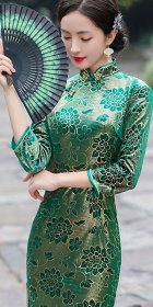 3/4-sleeve Mid-length Exquisite Velvet Cheongsam (RM)