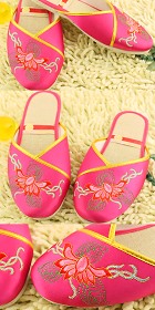 Qiancengdi Floral Embroidery Slippers