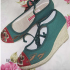 Mudan Peony Embroidery Wedge Heel Shoes (green)
