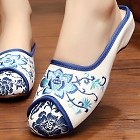 Flower Embroidery Slippers (White)