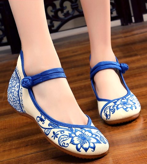 Chinese Ethnic Shoes w/ Embroidery and Frog (RM)